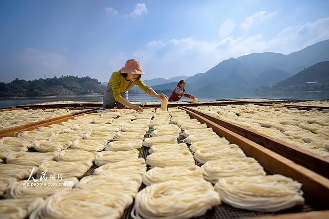 是浙江省杭州市淳安縣石林鎮(zhèn)的傳統(tǒng)食品,近年來當(dāng)?shù)赝ㄟ^政府引導(dǎo)推廣